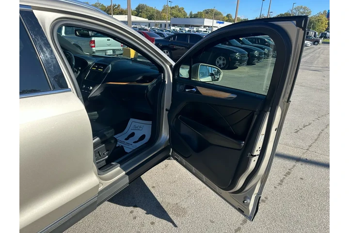 2015 MKC AWD 4dr image 8