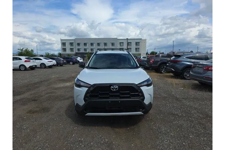 $33900 : Toyota Corolla Cross 2026 LE image 2