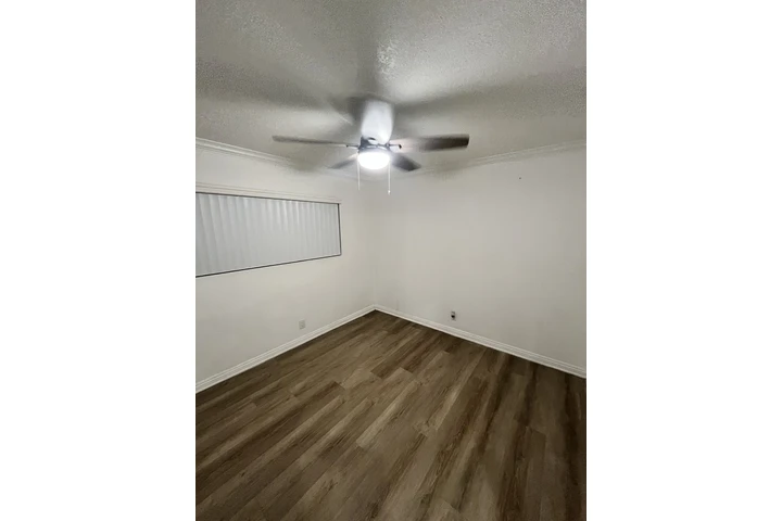 $1300 : Room for Rent/Rento Recámara image 4