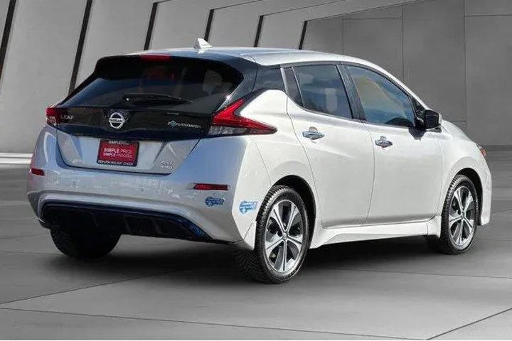 $12900 : Nissan LEAF 2022 SV PLUS 4dr image 4
