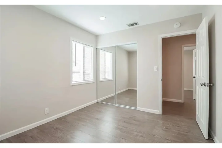 $2950 : Home of convenience!!! image 9