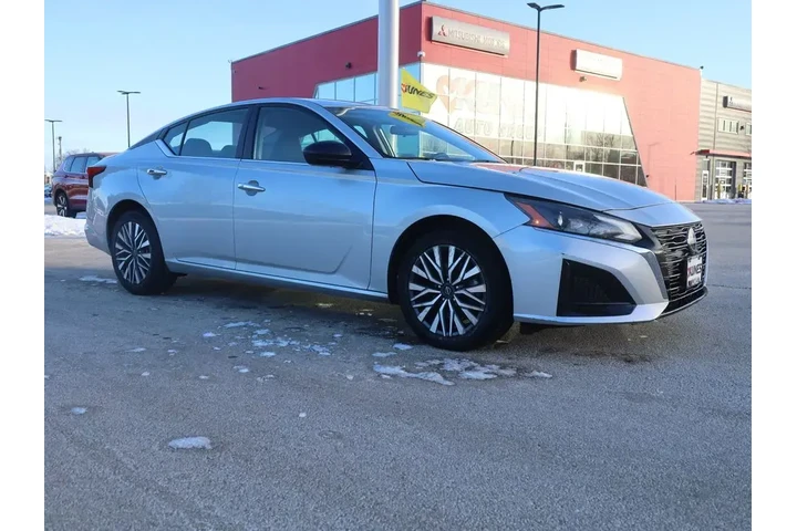 $21477 : Nissan Altima 2024 AWD 2.5 S image 2