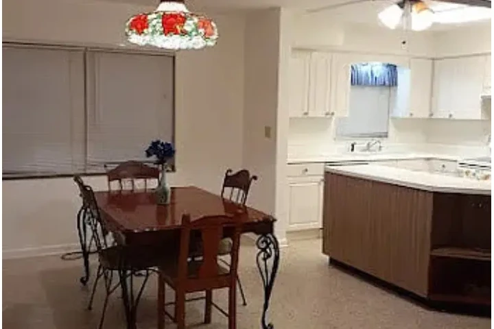 $1100 : Swift rental available image 2