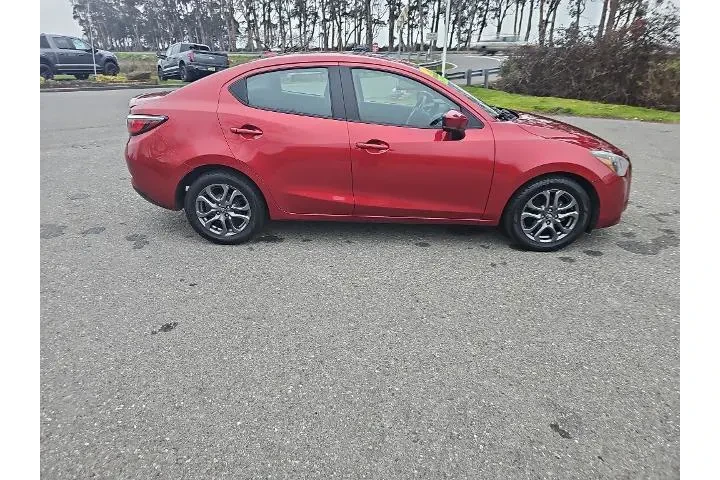 $13995 : Toyota Yaris 2019 LE 4dr Sed image 6