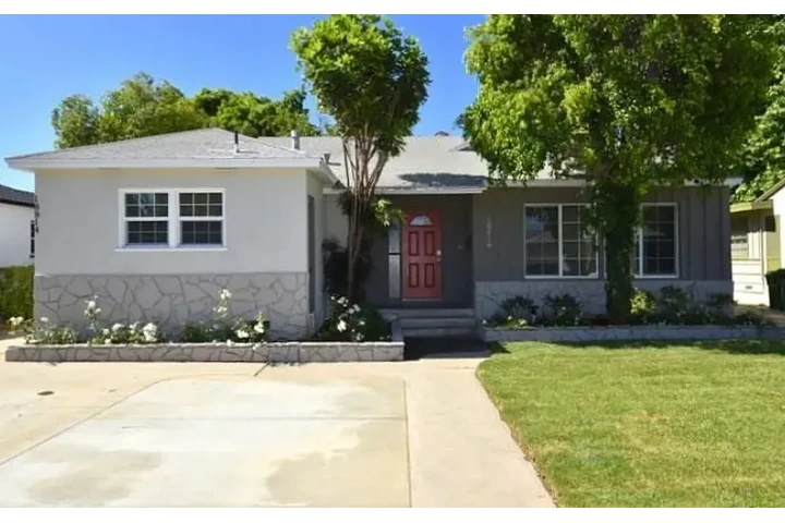 $2500 : 3Bed/2Bath House in Koreatown image 1