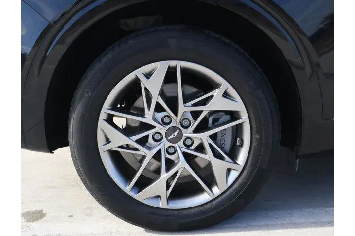 $35988 : Genesis GV70 2023 AWD 2.5T S image 8