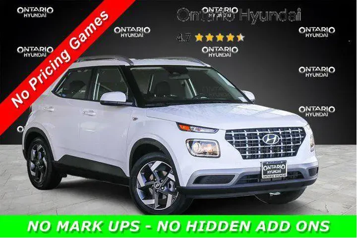 $21726 : Hyundai VENUE 2025 SEL 4dr C image 1