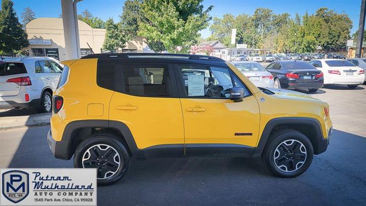 2017 Renegade Trailhawk 4WD image 2