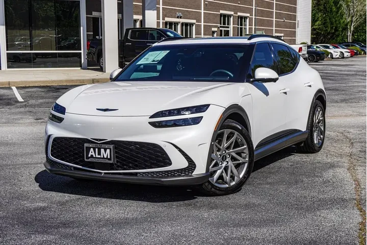 $28460 : Genesis GV60 2023 AWD Advanc image 1