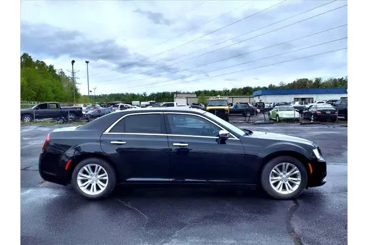 $15995 : 2017 300 C RWD image 5