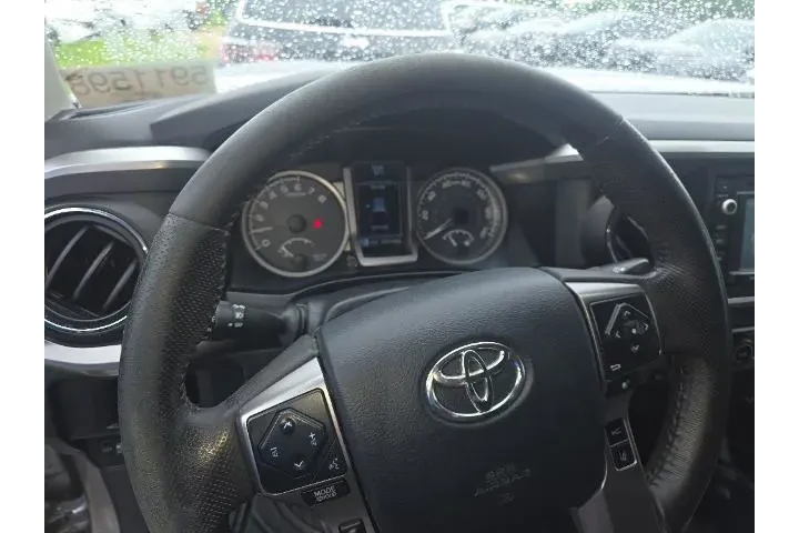 $25319 : Toyota Tacoma 2018 4x2 TRD O image 2