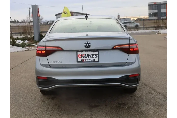 $15477 : Volkswagen Jetta 2024 S 4dr image 8