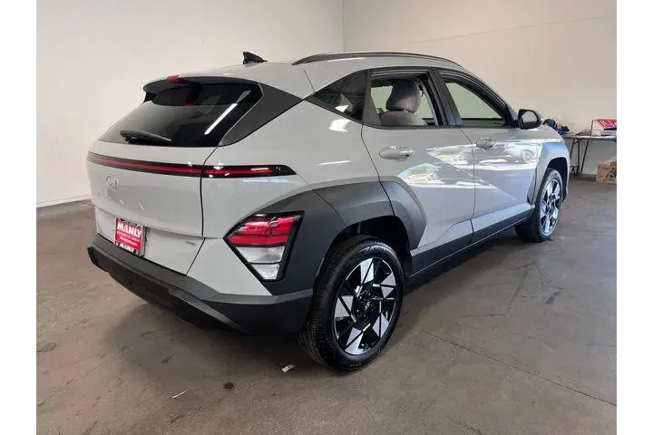 $22979 : Hyundai KONA 2024 AWD SEL 4d image 3