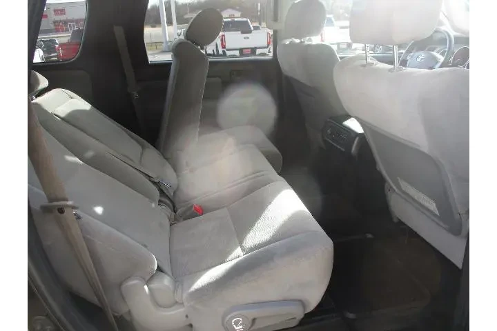 $9994 : Toyota Sequoia 2013 4x2 SR5 image 9