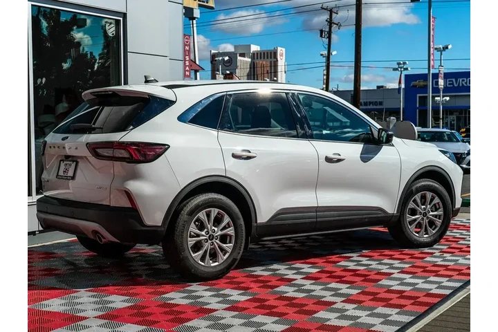 $22188 : Ford Escape 2024 AWD Active image 2