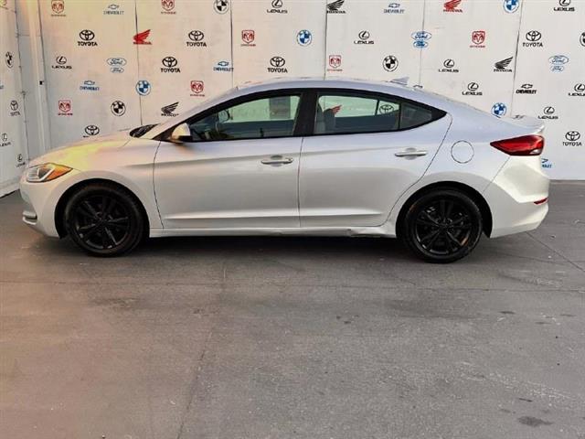 $11995 : Used 2018 Elantra SEL 2.0L Au image 6