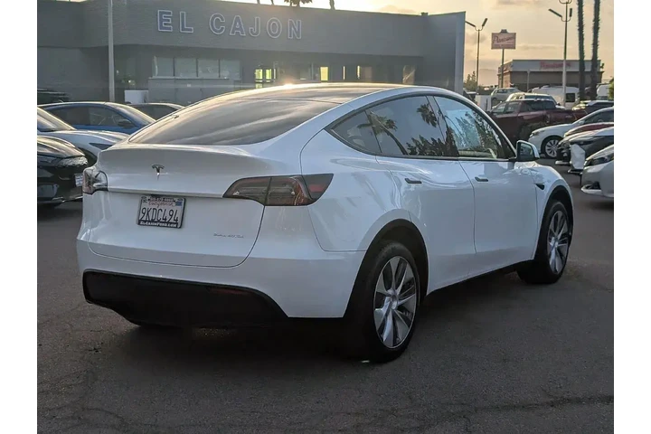 $34989 : Tesla Model Y 2023 AWD Long image 10