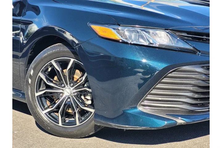 $15795 : 2018 Camry LE image 4