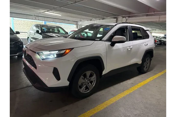 $30995 : Toyota RAV4 2024 XLE 4dr SUV image 1
