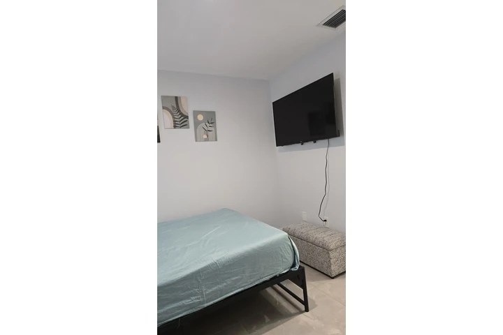 $1170 : Rento habitación image 6