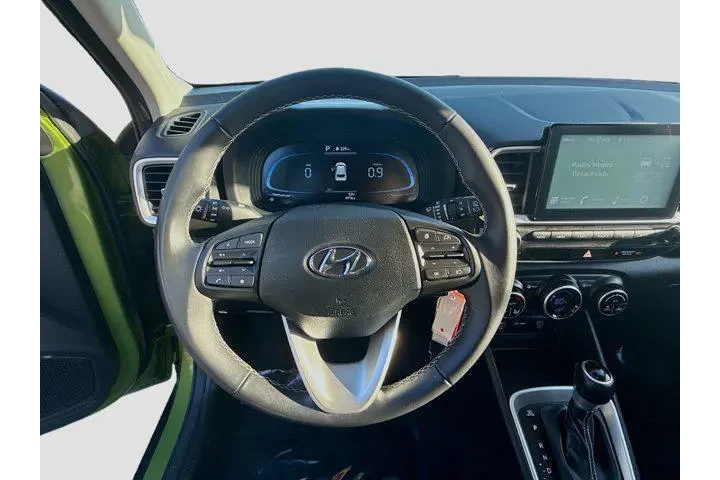 $15629 : Hyundai VENUE 2023 SEL 4dr C image 4