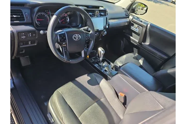 $39995 : Toyota 4Runner 2021 4x4 Vent image 7