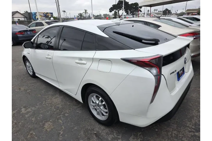 $12995 : 2016 Prius Two image 6