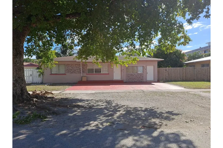 $1175 : North Miami 2 Beds & 1 Bath image 1