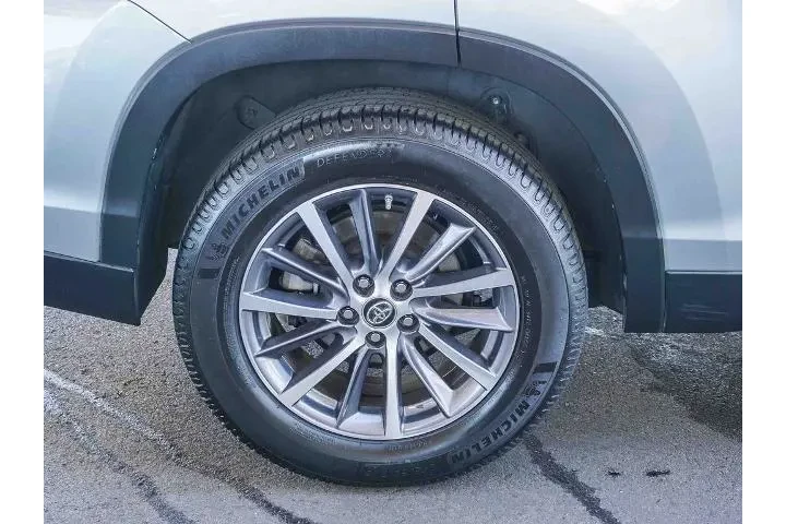 $22781 : Toyota Highlander 2019 XLE 4 image 10
