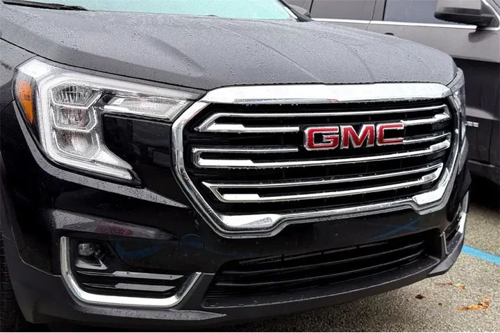 $20781 : GMC Terrain 2024 AWD SLT 4dr image 2