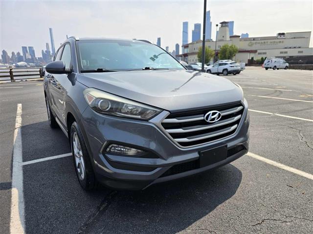 $11495 : 2017 HYUNDAI TUCSON image 2