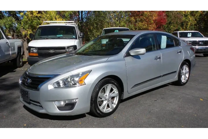 $8000 : 2014 Altima 2.5 SV image 1