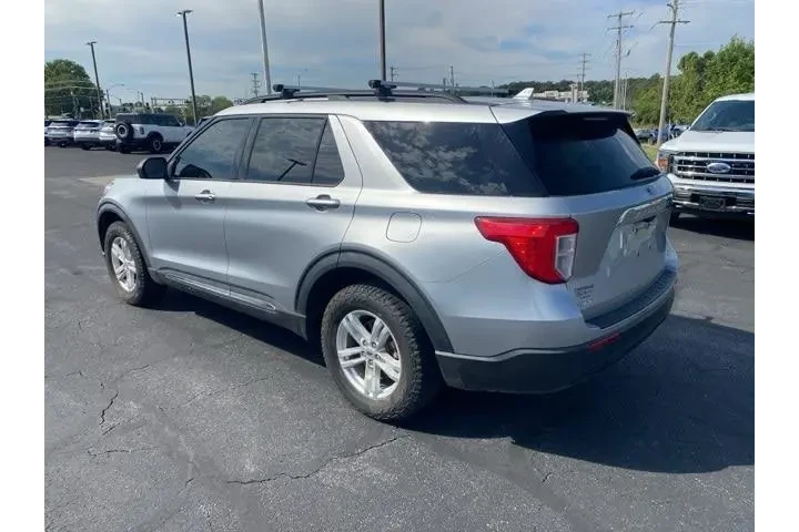 $22998 : Ford Explorer 2020 AWD XLT 4 image 2