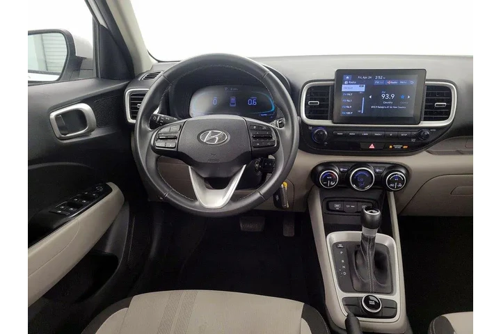 $17998 : Hyundai VENUE 2023 SEL 4dr C image 10