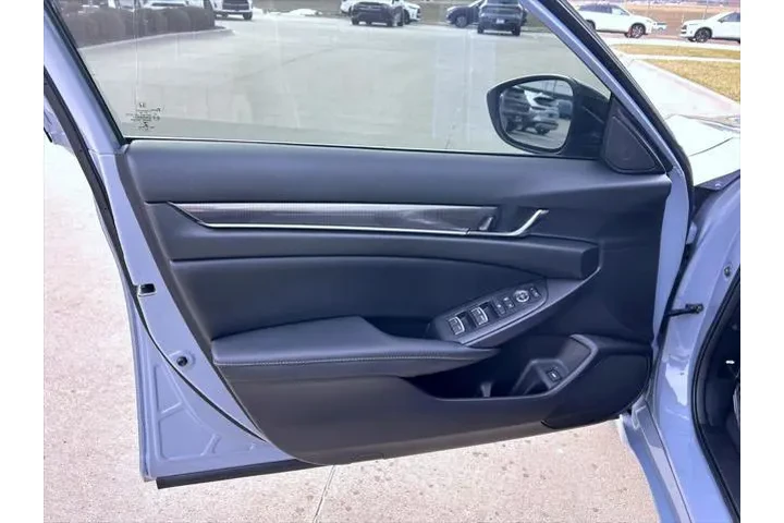 $26625 : Honda Accord Hybrid 2022 Spo image 9