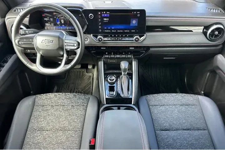 $37995 : Chevrolet Colorado 2024 4x4 image 3