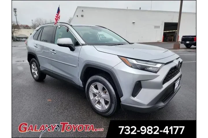 $27999 : Toyota RAV4 2022 AWD XLE 4dr image 1