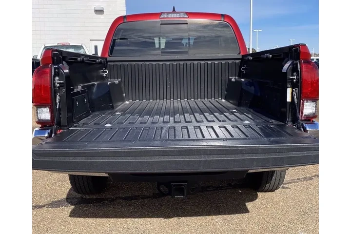 $18000 : 2018 Toyota Tacoma SR5 image 10