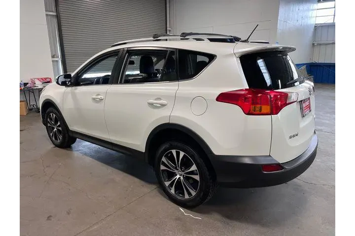$19485 : Toyota RAV4 2015 AWD Limited image 5