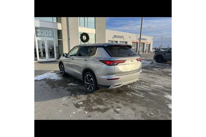 $23999 : Mitsubishi Outlander 2022 AW image 3
