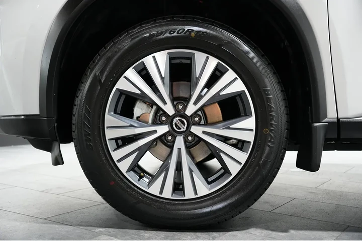 $17740 : 2021 Rogue image 5