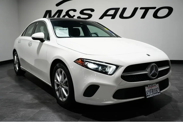 $27861 : 2022 A 220 image 9