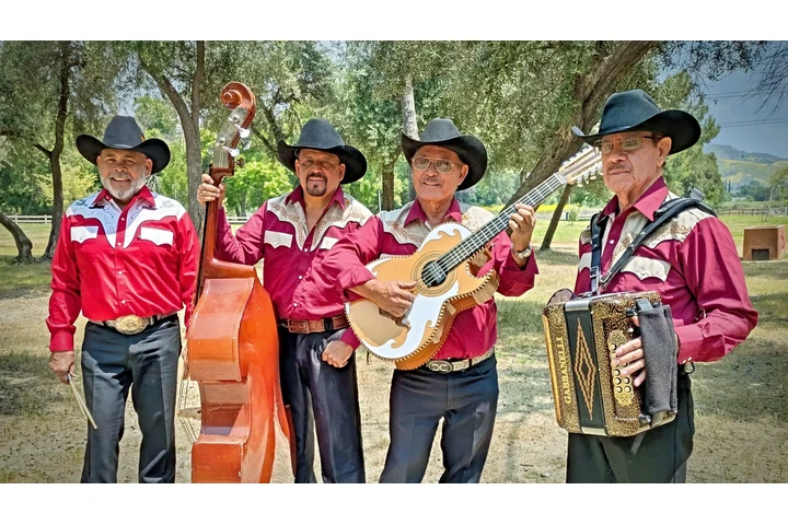 En Tulare CA Los Chirrines image 1