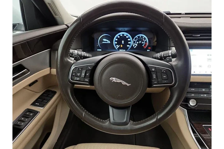 $20998 : Jaguar XF 2017 35t Prestige image 10