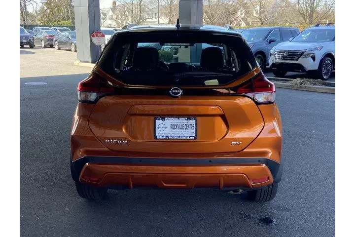 $12487 : Nissan Kicks 2023 SV 4dr Cro image 6