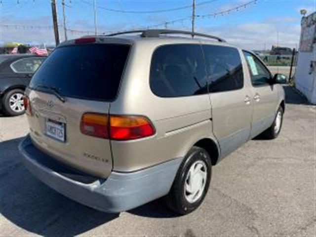 $3995 : 2000 TOYOTA SIENNA2000 TOYOTA image 10