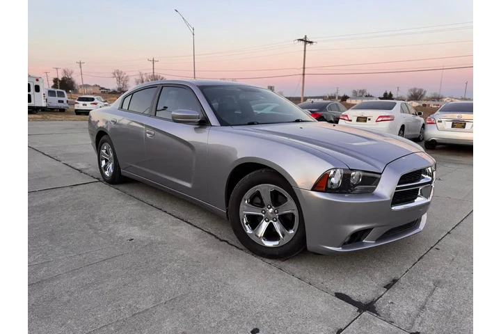 $9999 : 2011 Charger SE image 5