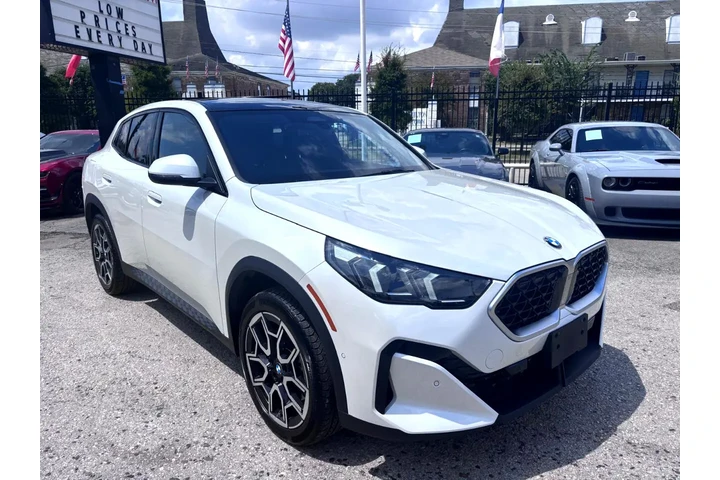 2025 BMW X2 xDrive28i image 2