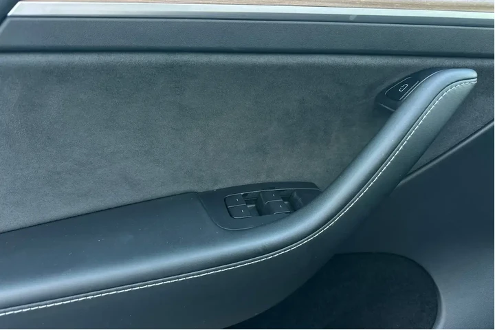 $30900 : Tesla Model Y 2022 AWD Long image 10