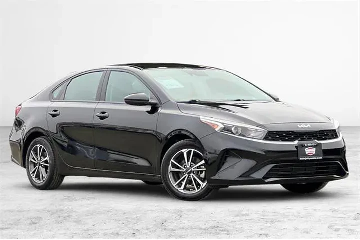 $15290 : Kia Forte 2023 LXS 4dr Sedan image 2